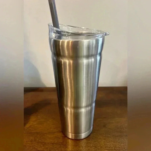 Bubba Silver 24oz Insulated Tumbler w/straw. Straw has wear. Sm dent on bottom. - Picture 4 of 11
